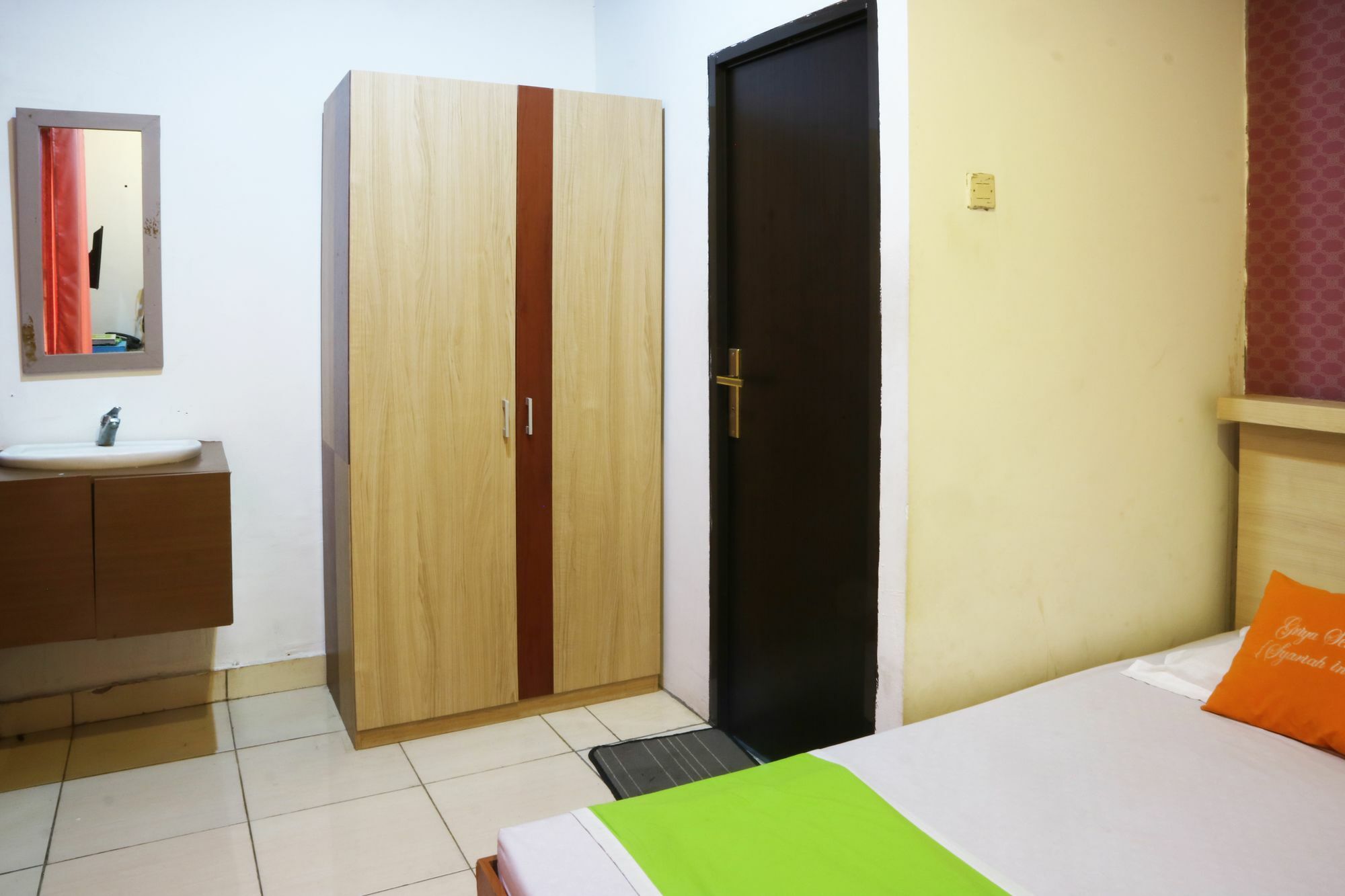 Seungit Syariah Inn Tebet Mitra Reddoorz Jakarta Exterior photo